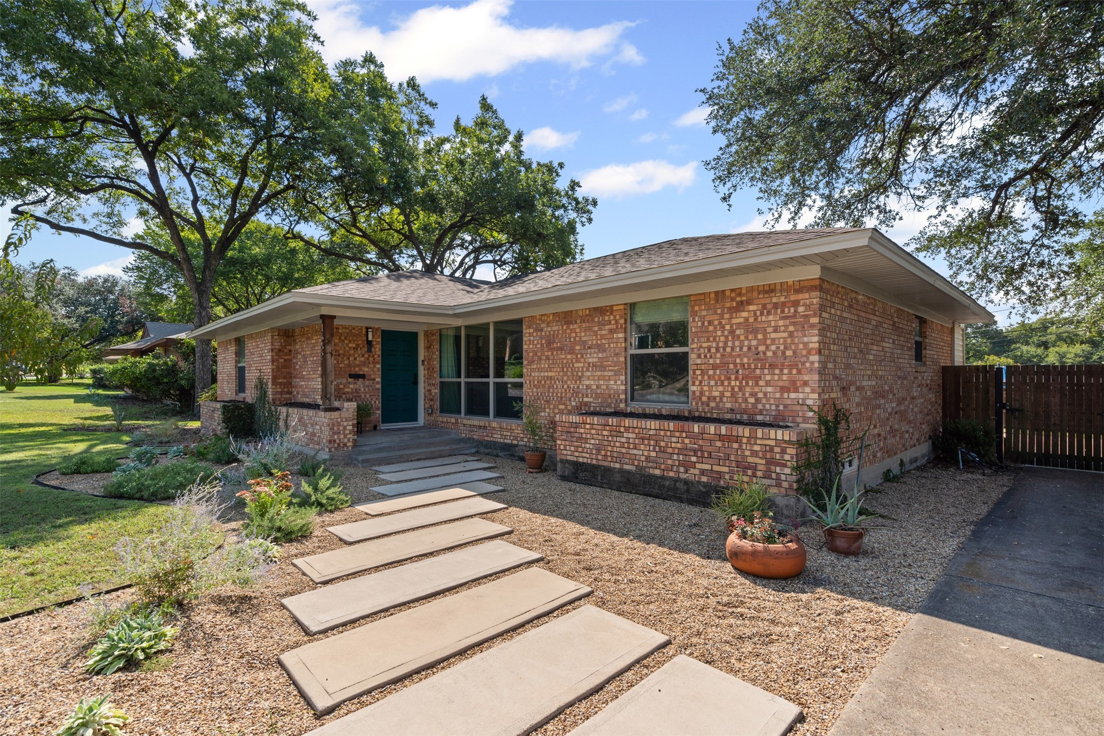 1652 Trailridge Drive Dallas TX 75224