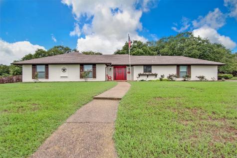 109 Wood Oak Drive Joshua TX 76058