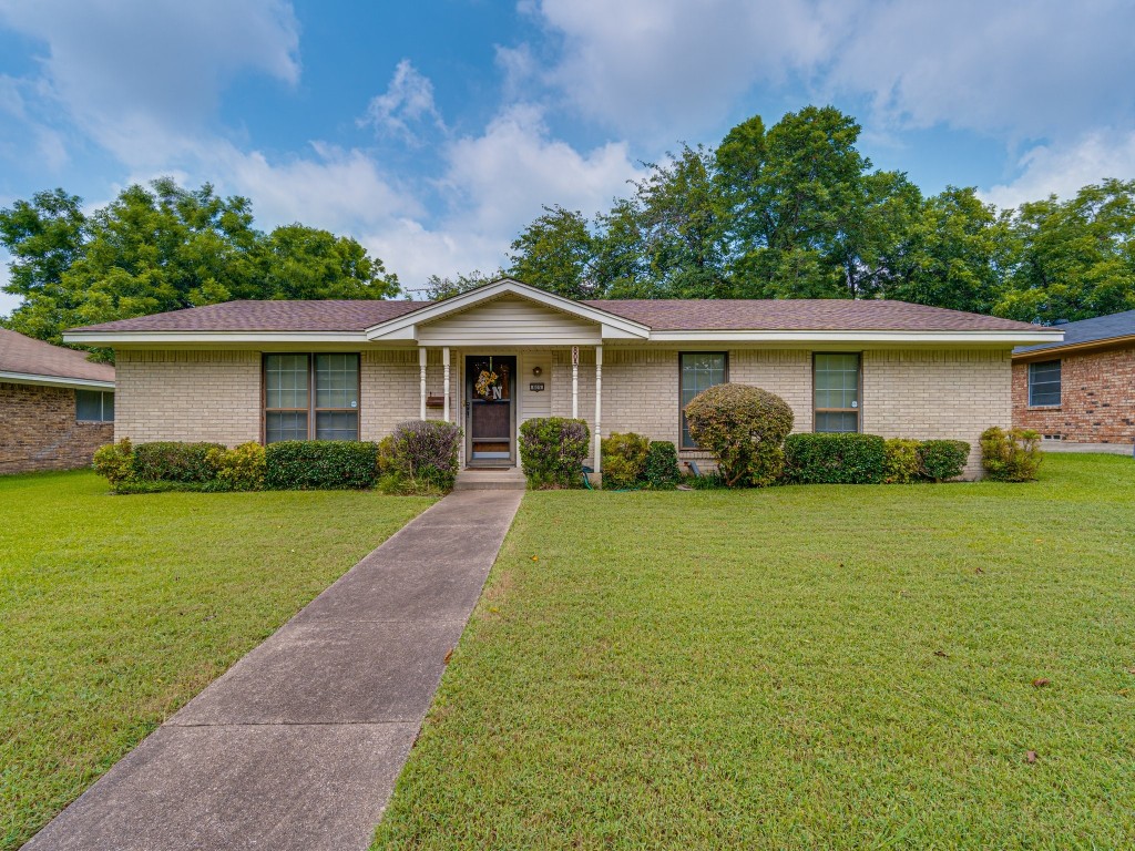 805 Poinsettia Drive Lancaster TX 75146