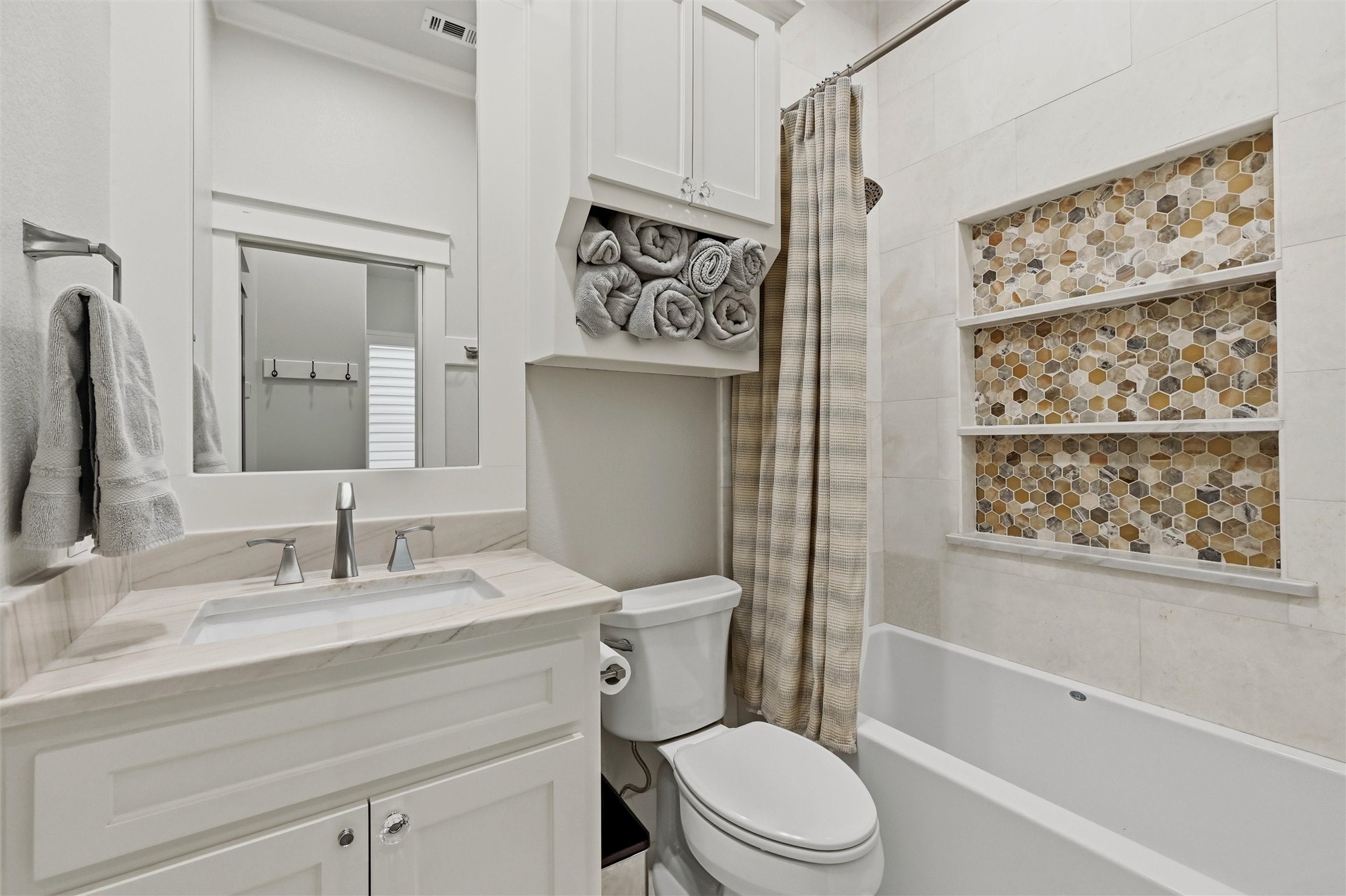 613 Kiowa Drive W Lake Kiowa TX 76240