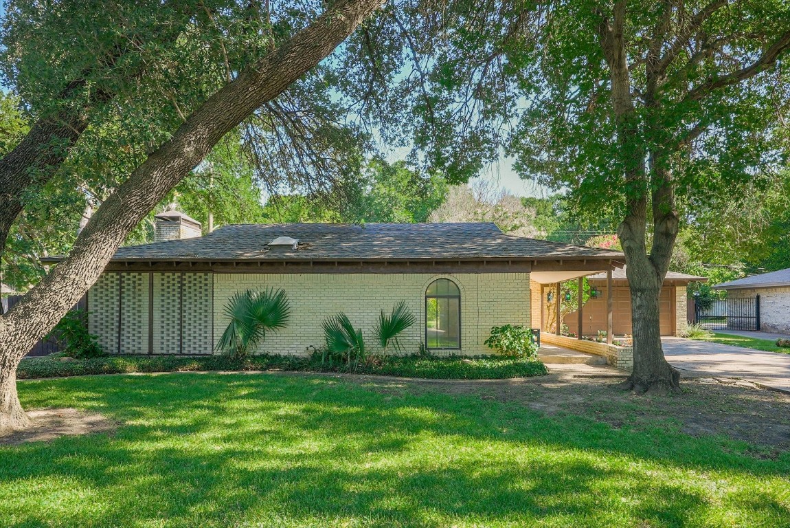 8616 Marys Creek Drive Benbrook TX 76116