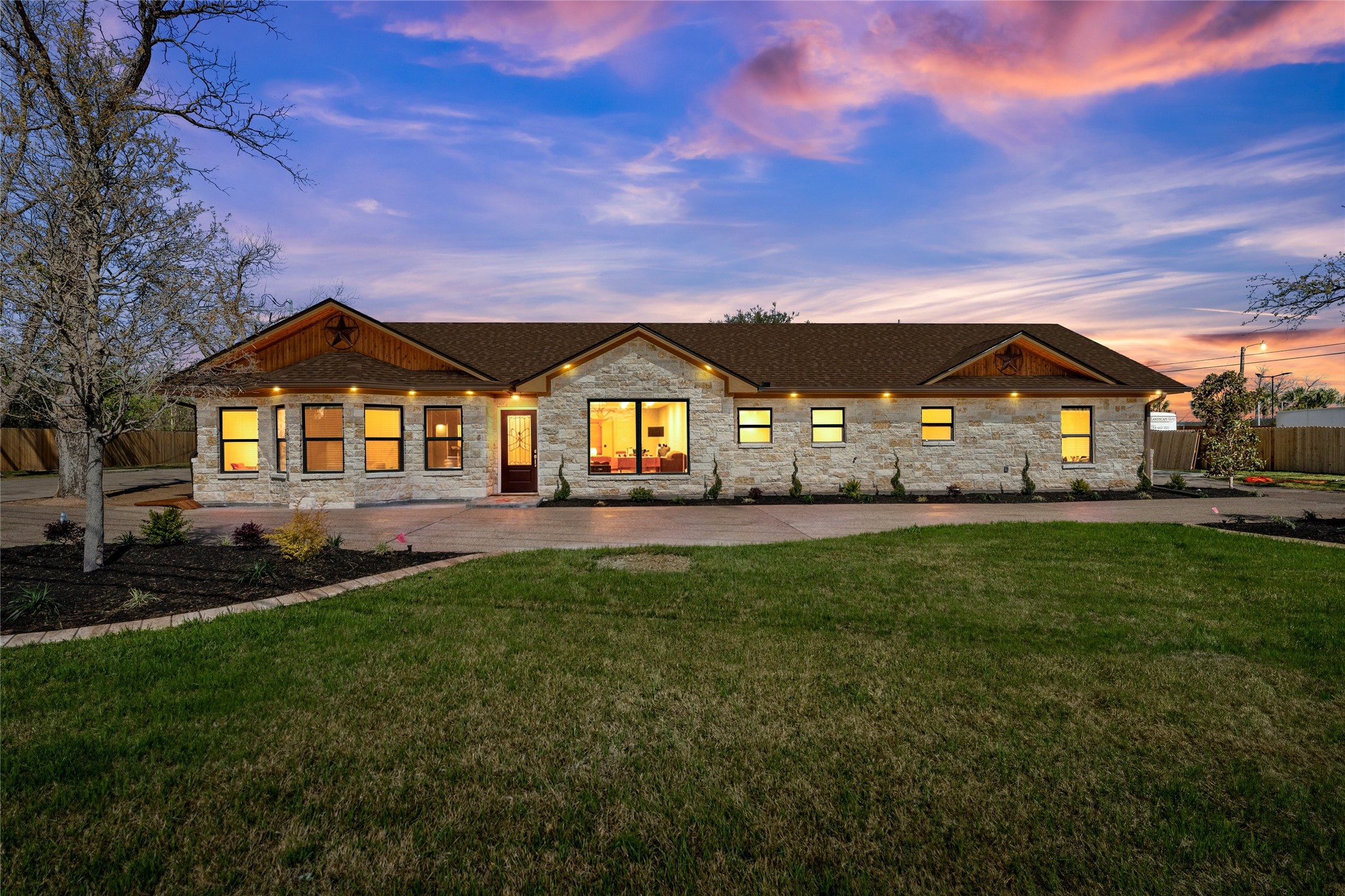 1404 S Robinson Drive Robinson TX 76706