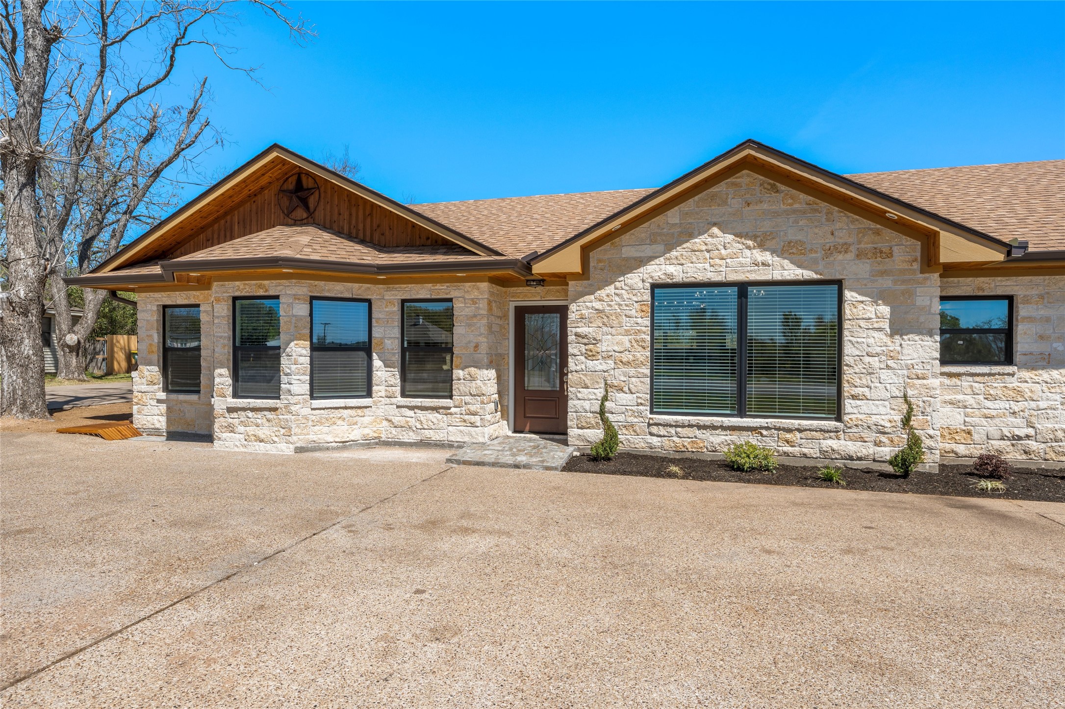 1404 S Robinson Drive Robinson TX 76706