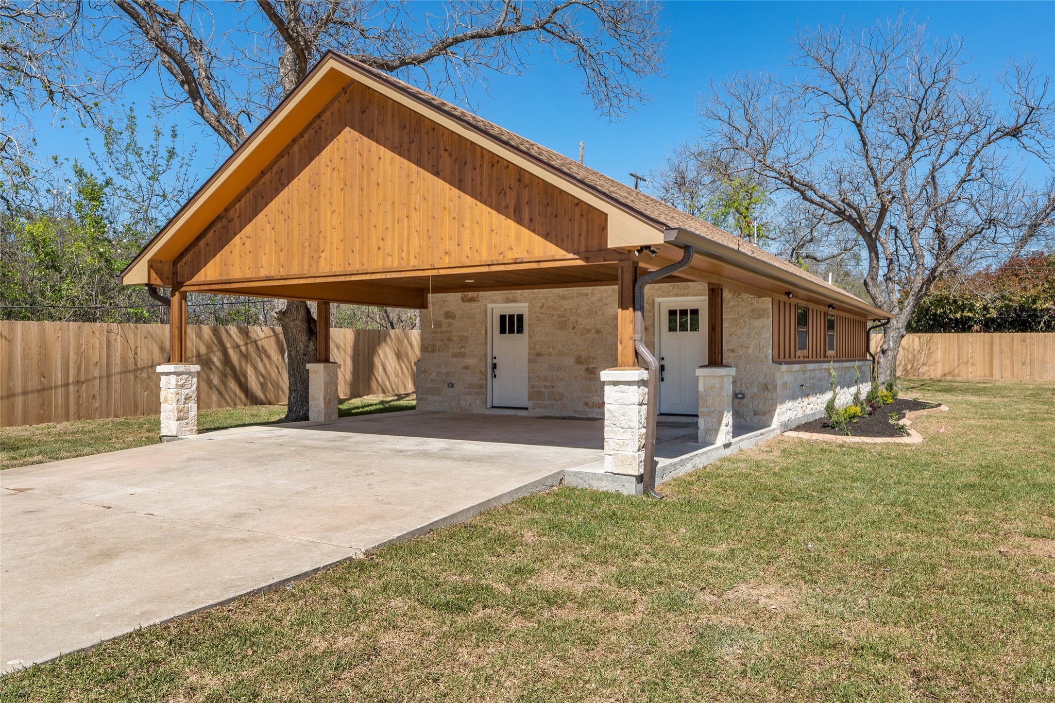 1404 S Robinson Drive Robinson TX 76706