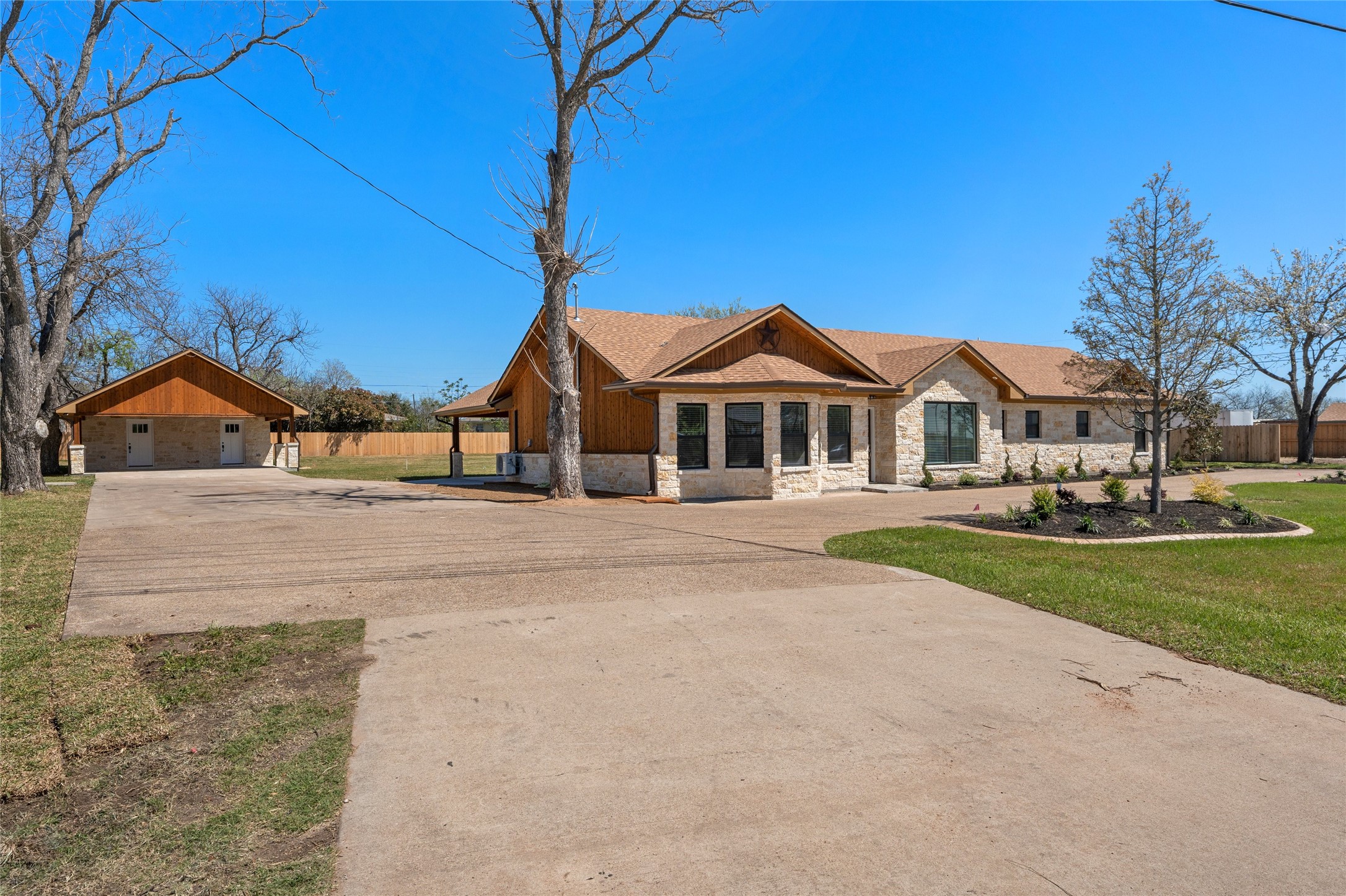 1404 S Robinson Drive Robinson TX 76706