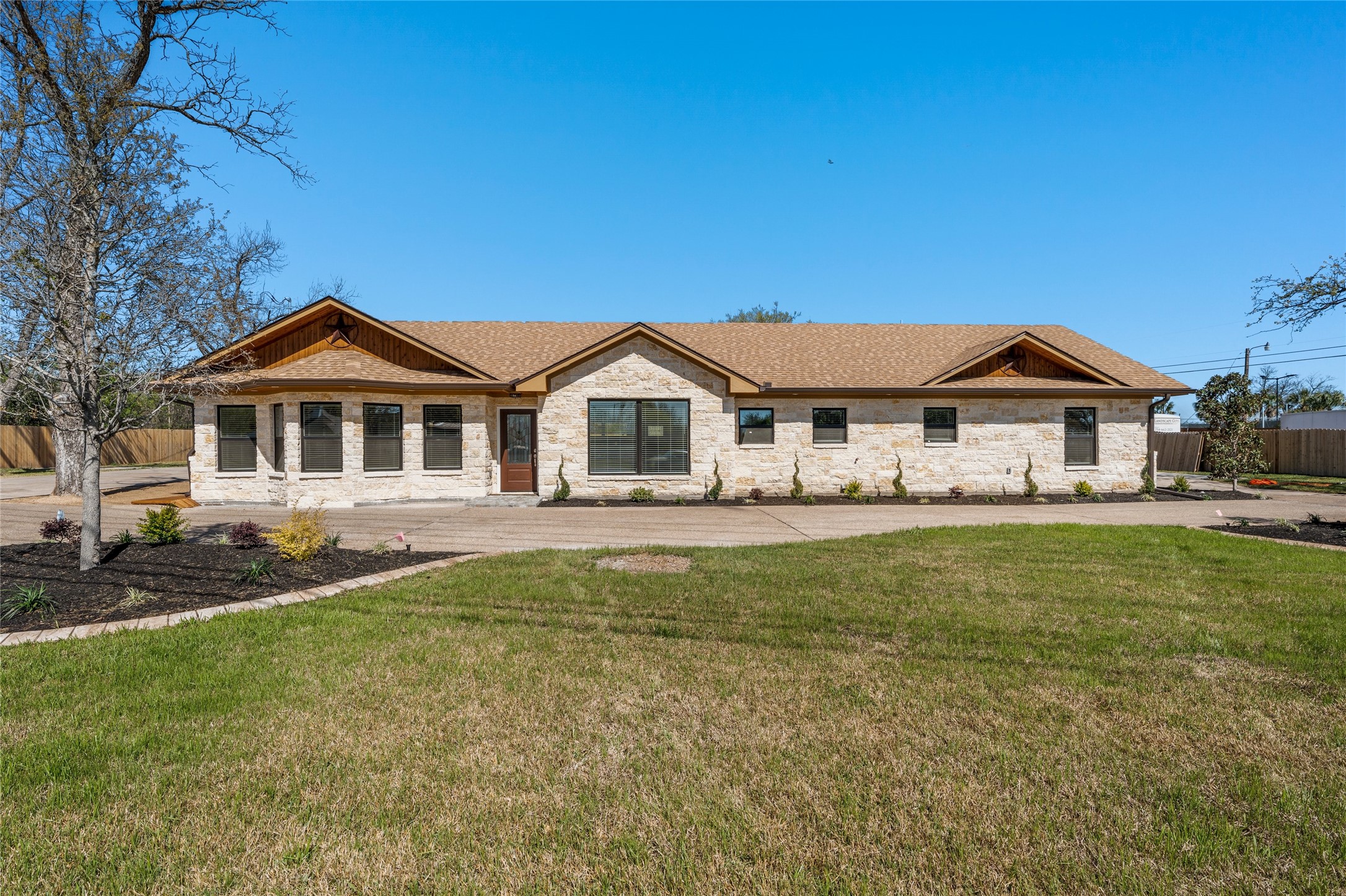 1404 S Robinson Drive Robinson TX 76706