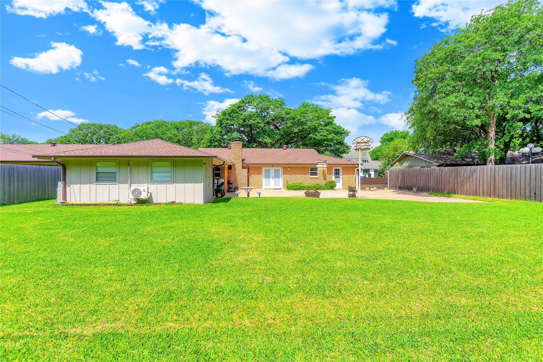 1328 Brookside Drive Hurst TX 76053