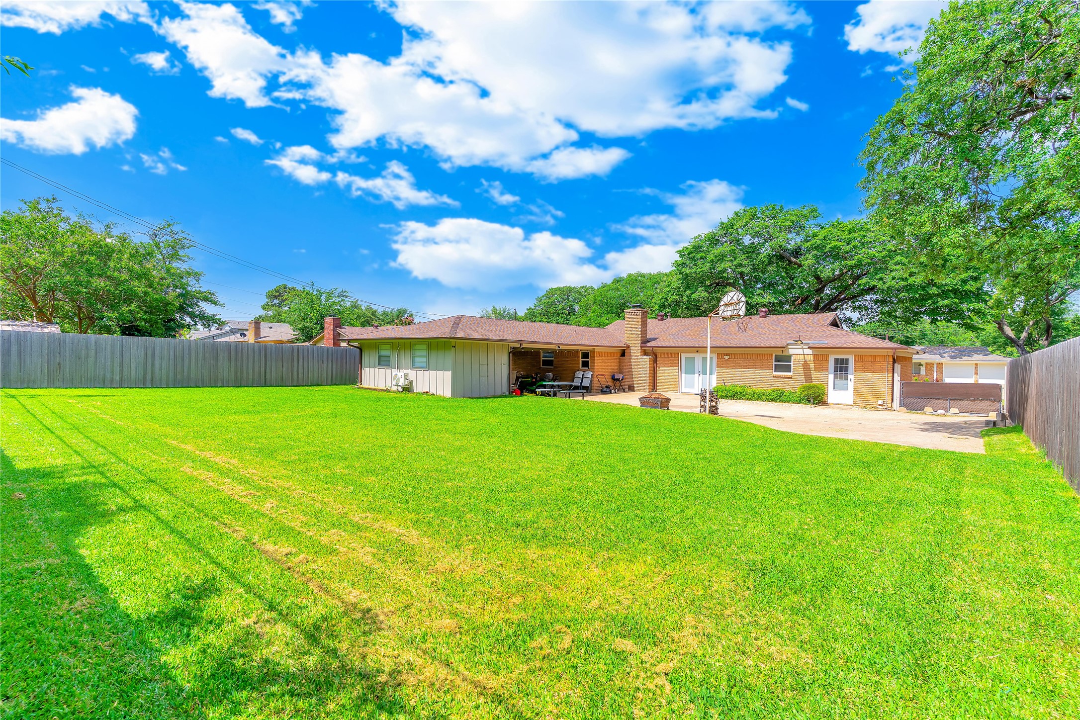 1328 Brookside Drive Hurst TX 76053