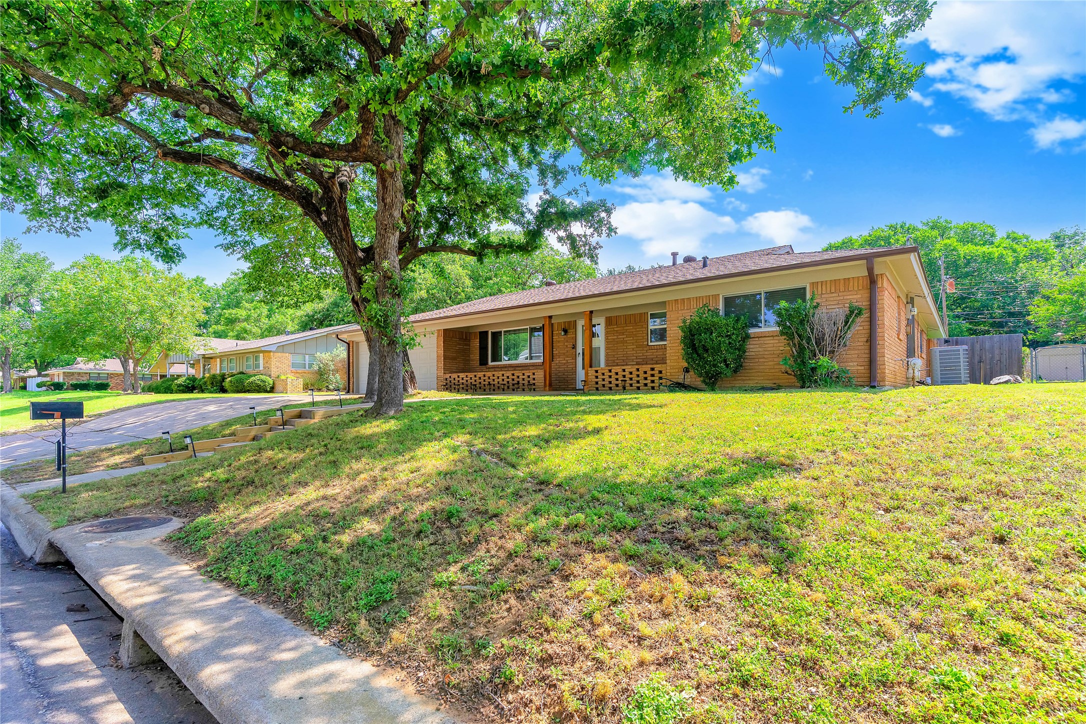1328 Brookside Drive Hurst TX 76053