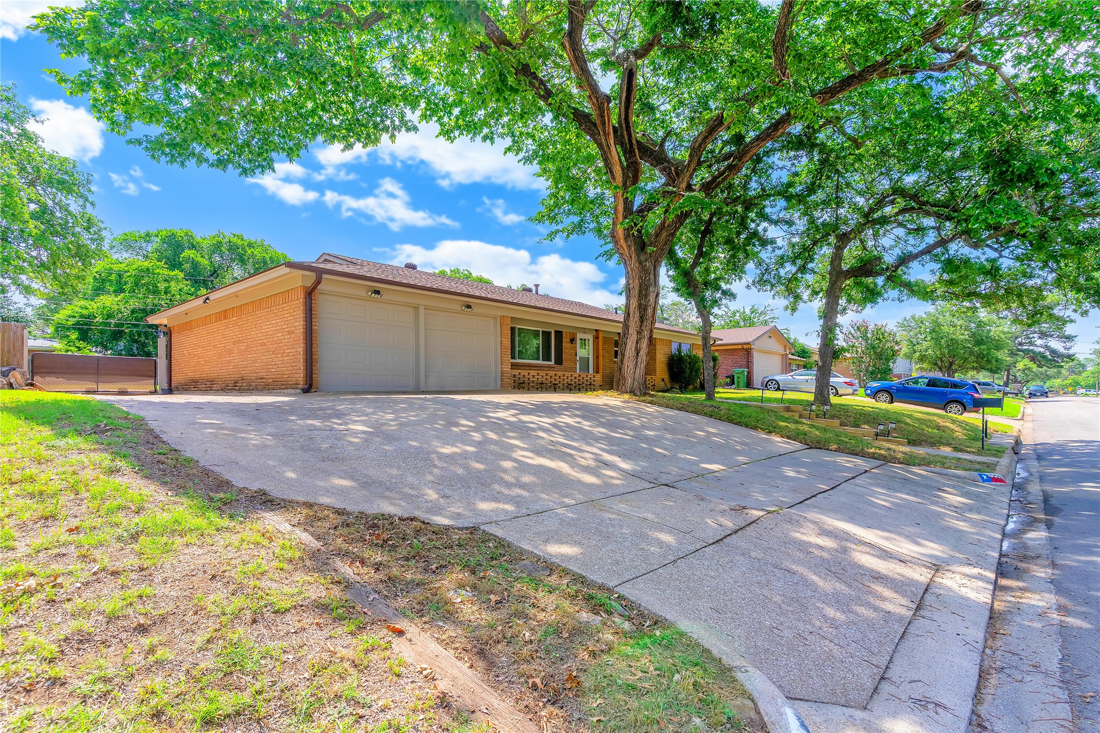 1328 Brookside Drive Hurst TX 76053