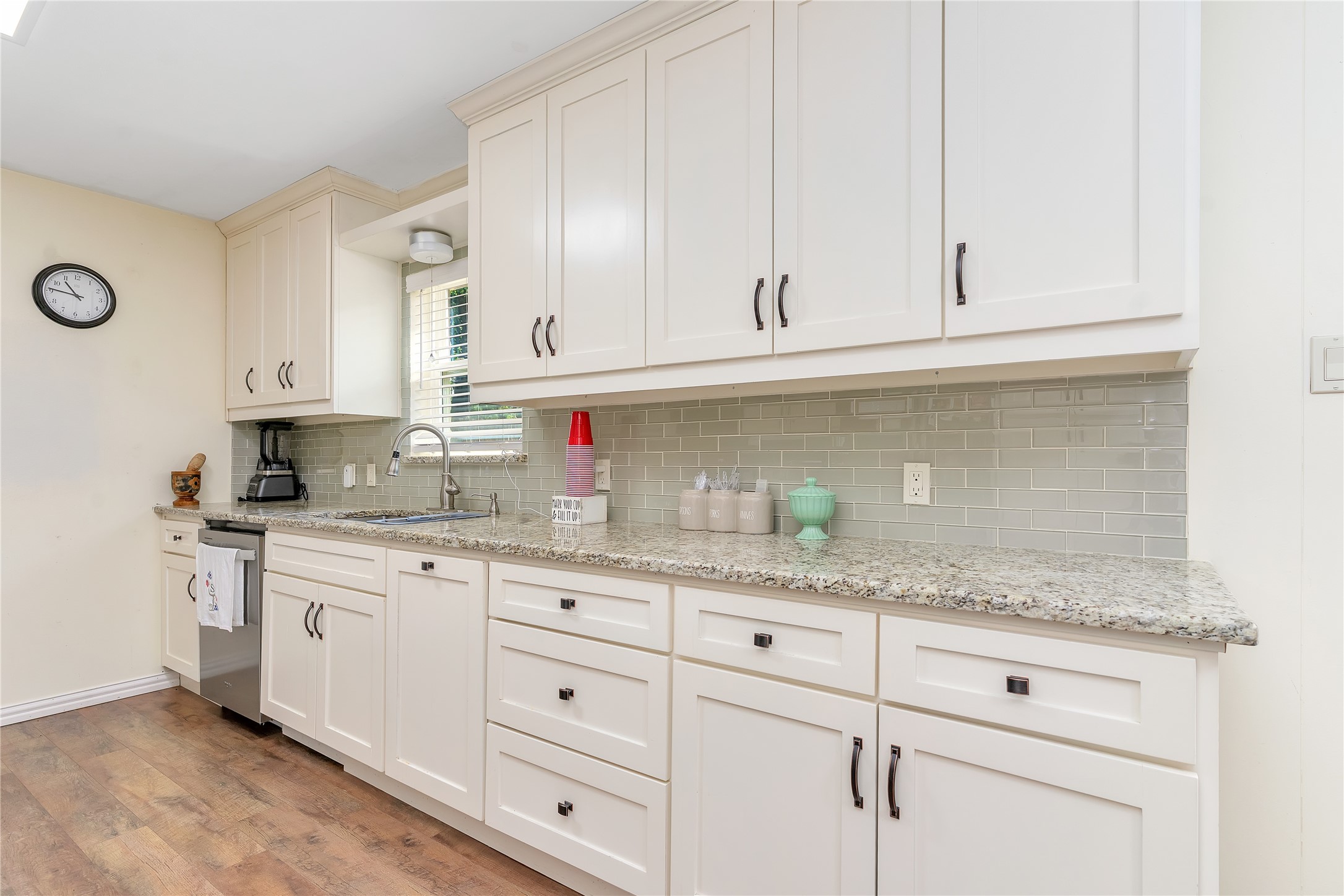 1328 Brookside Drive Hurst TX 76053