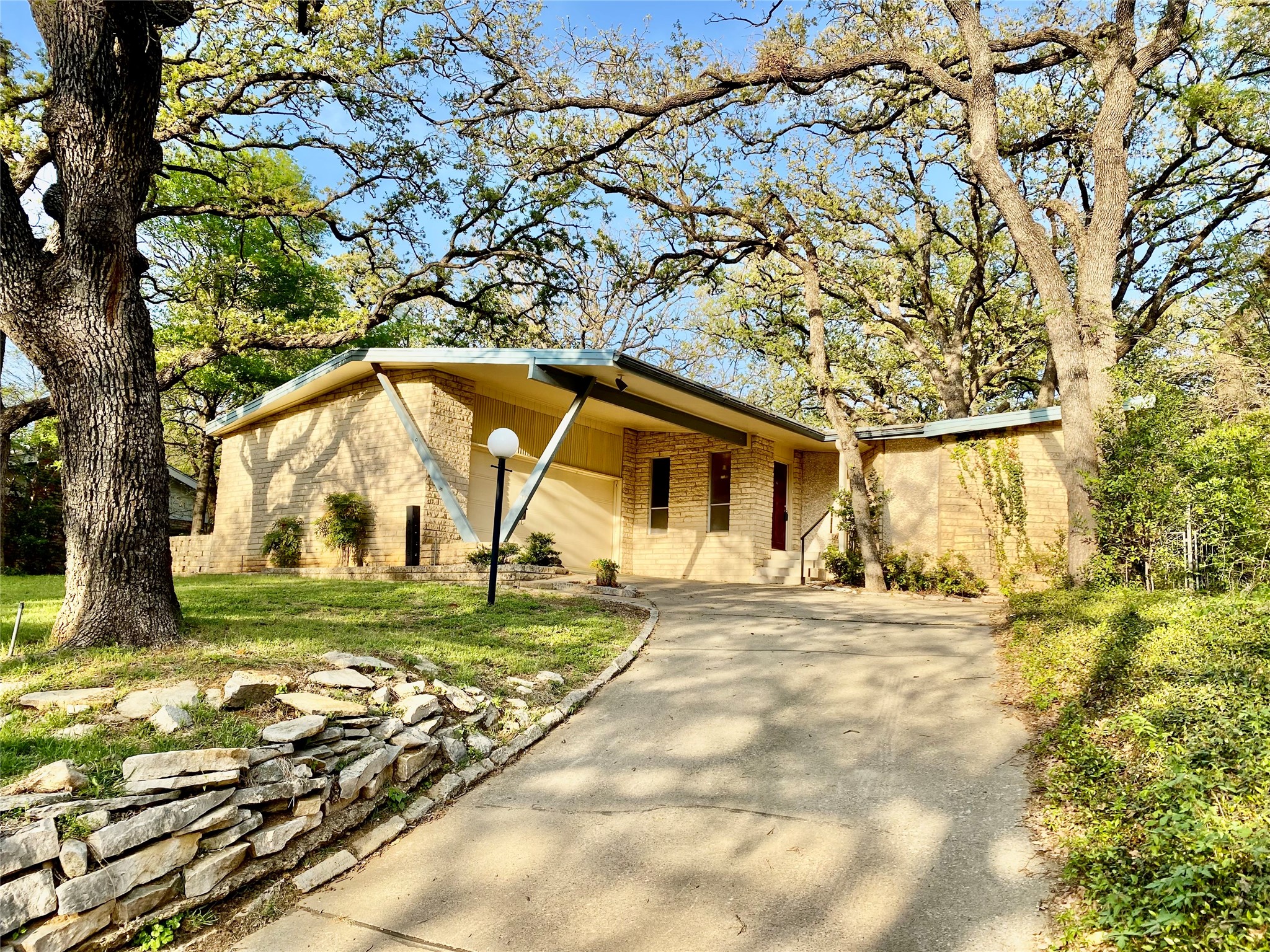 2013 Mill Creek Drive Arlington TX 76010