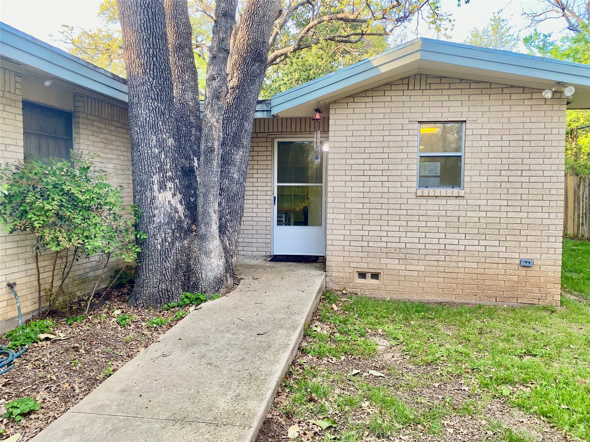 2013 Mill Creek Drive Arlington TX 76010
