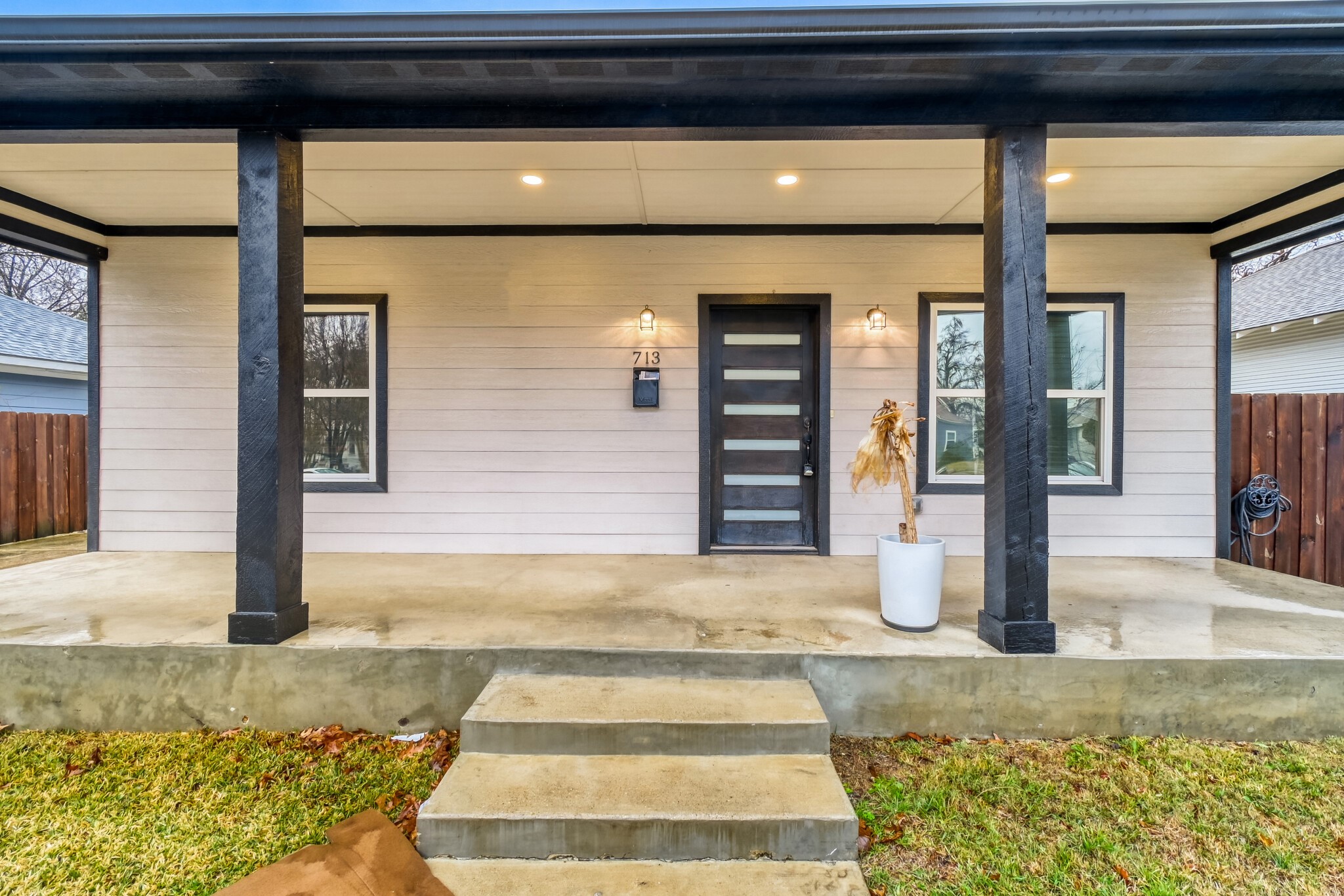 713 S Willomet Avenue Dallas TX 75208