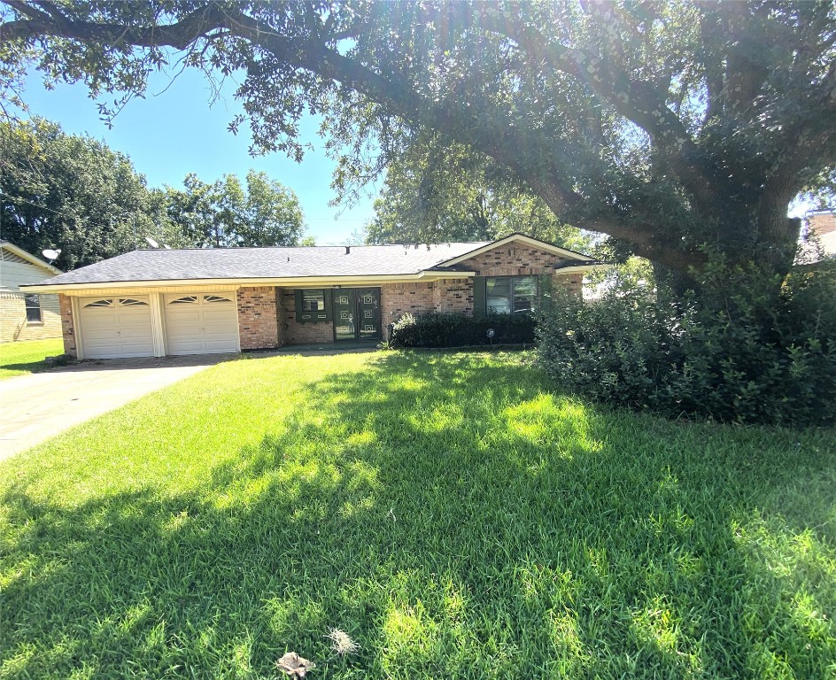 2400 Linda Drive Ennis TX 75119