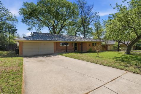 4105 Springbranch Drive Benbrook TX 76116