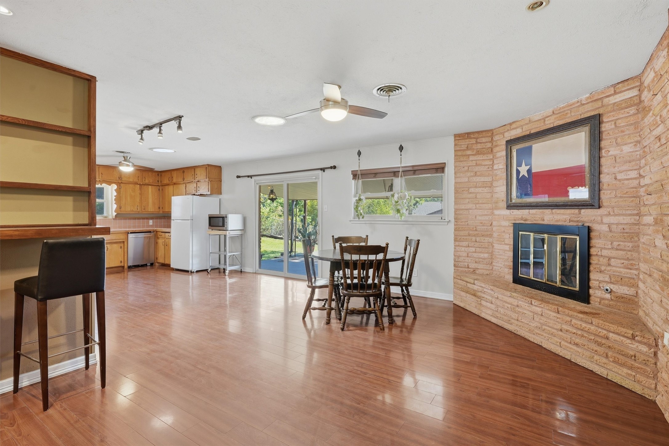 4105 Springbranch Drive Benbrook TX 76116