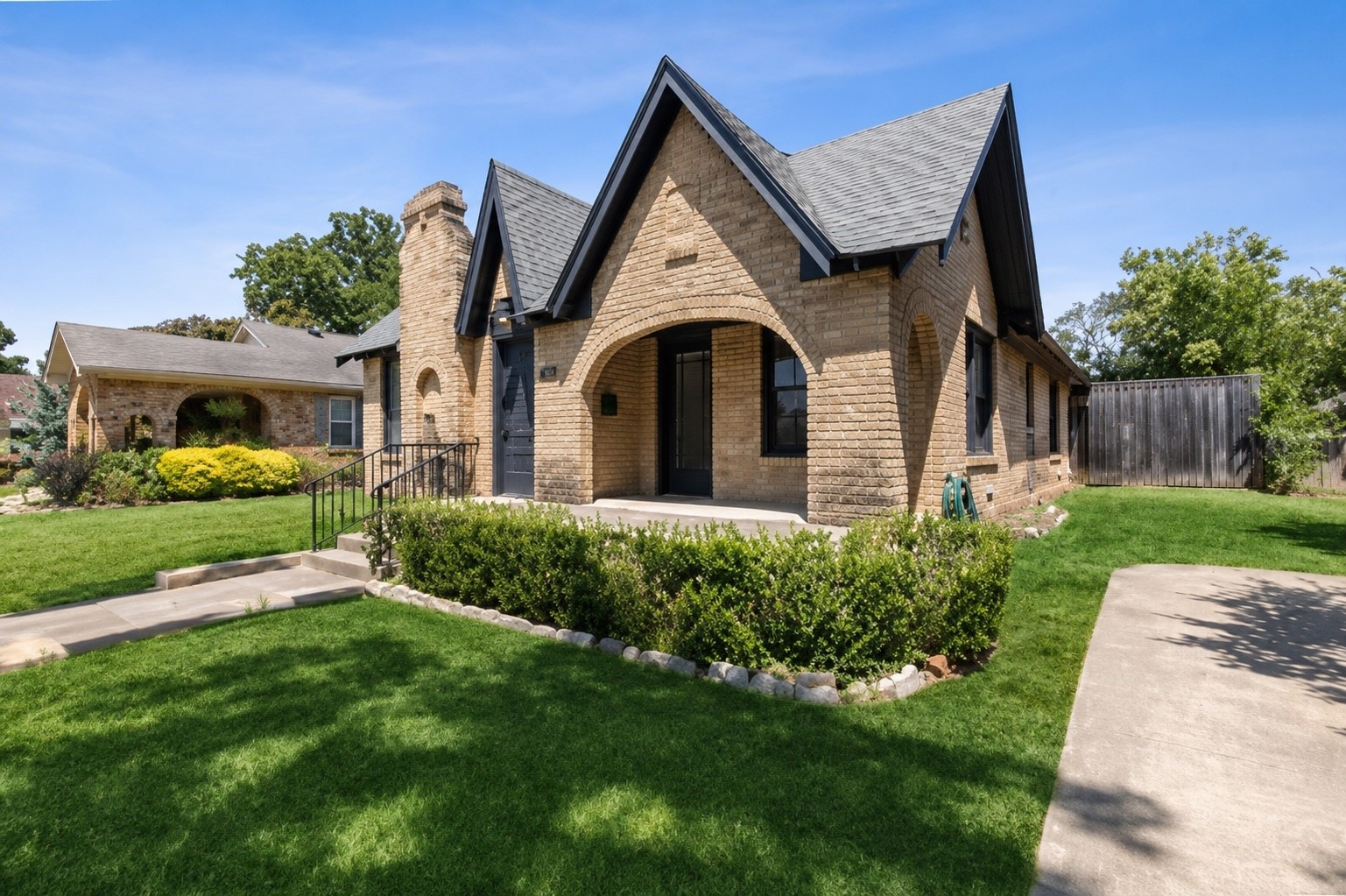 2511 Burlington Boulevard Dallas TX 75211