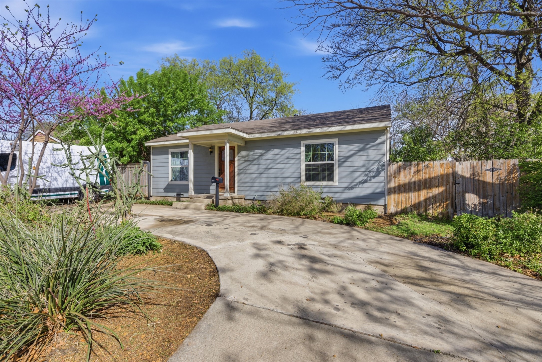 117 W Avenue E Garland TX 75040