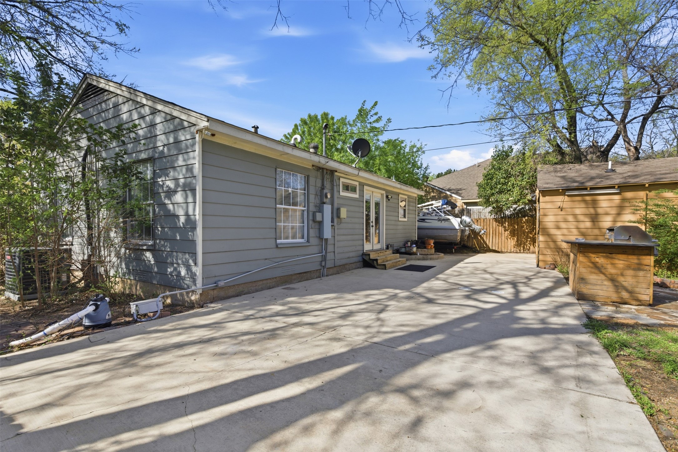 117 W Avenue E Garland TX 75040