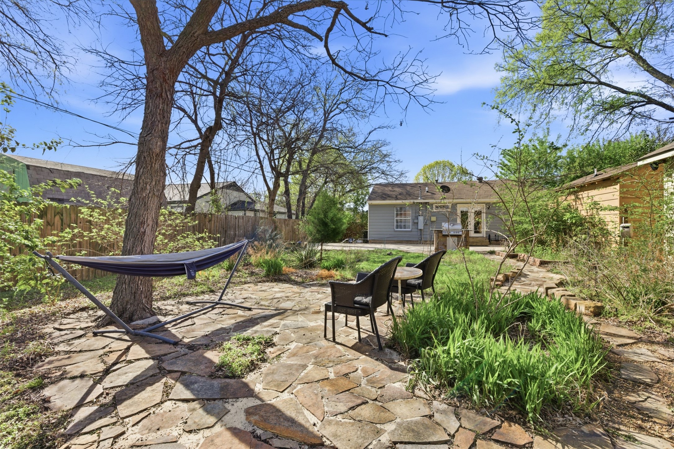 117 W Avenue E Garland TX 75040