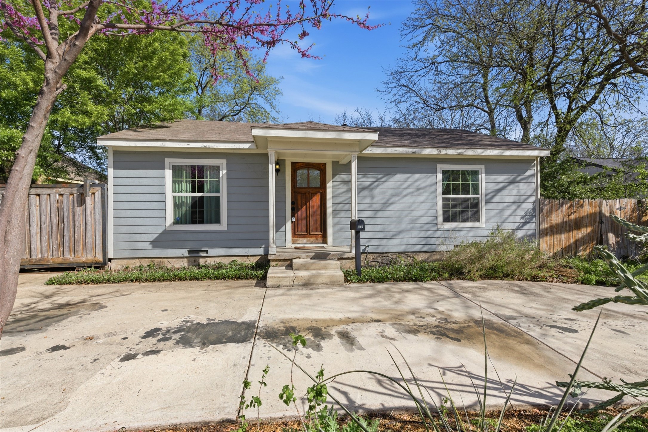 117 W Avenue E Garland TX 75040