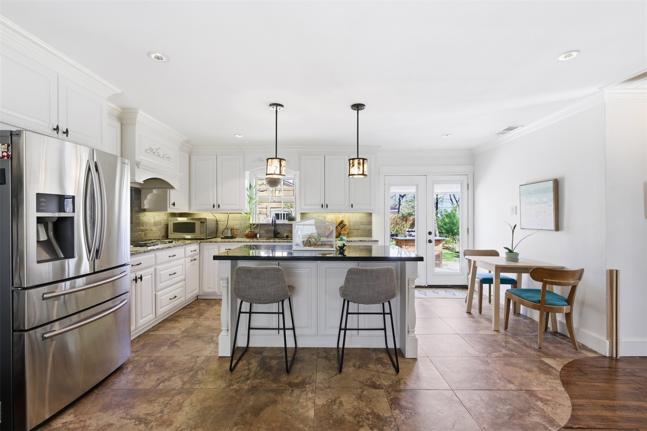 117 W Avenue E Garland TX 75040
