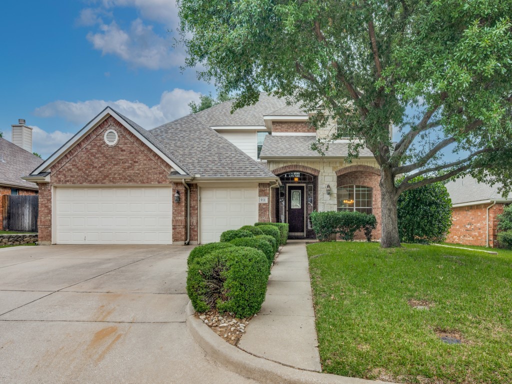 931 Park Forest Drive Hurst TX 76053
