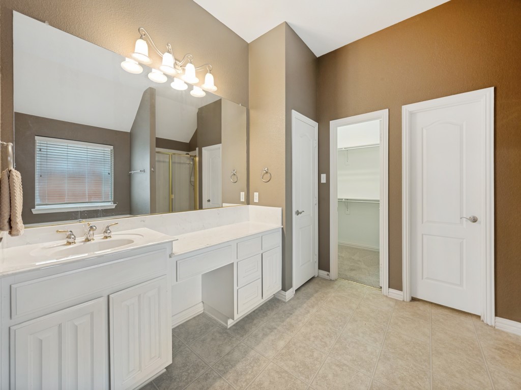 931 Park Forest Drive Hurst TX 76053