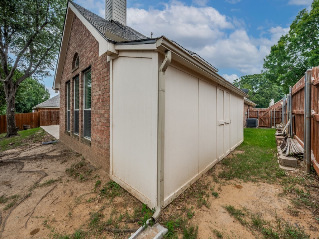 931 Park Forest Drive Hurst TX 76053