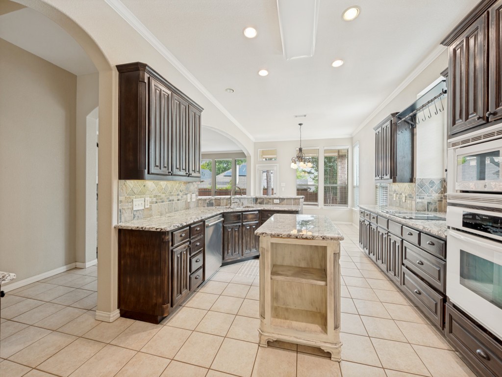 931 Park Forest Drive Hurst TX 76053