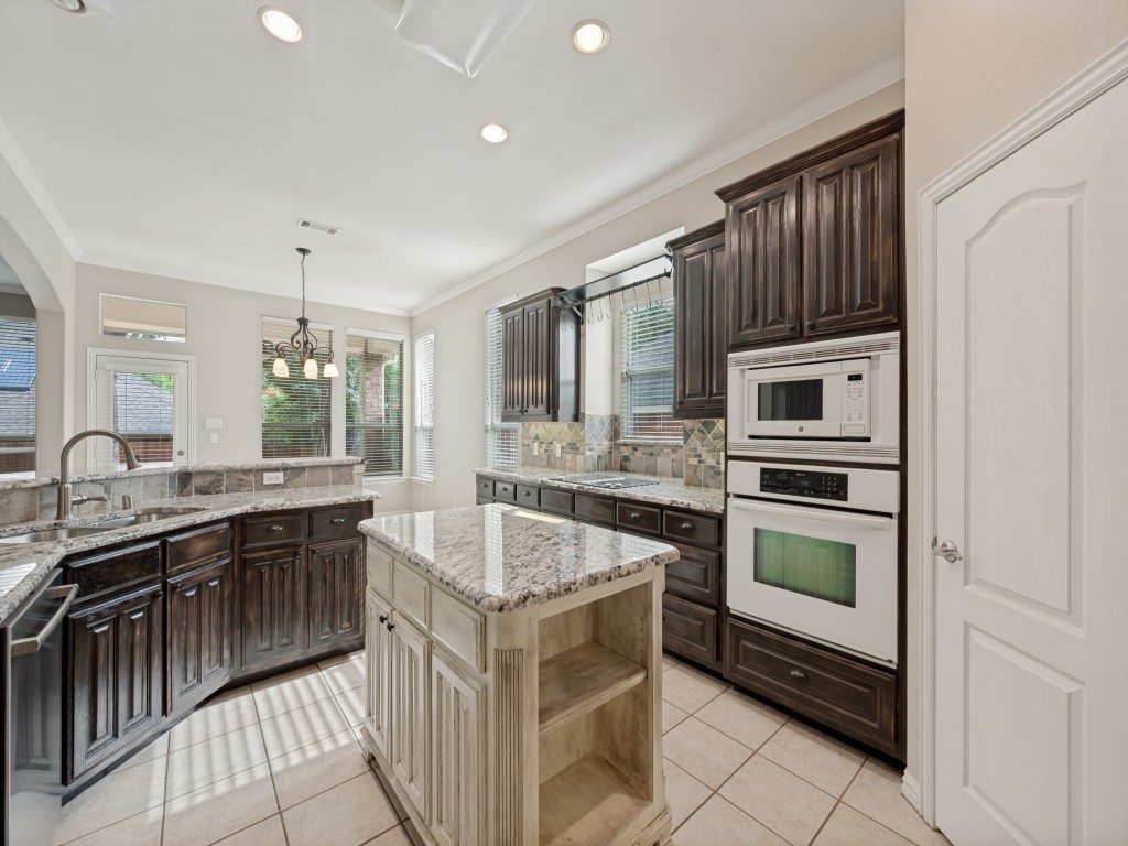 931 Park Forest Drive Hurst TX 76053