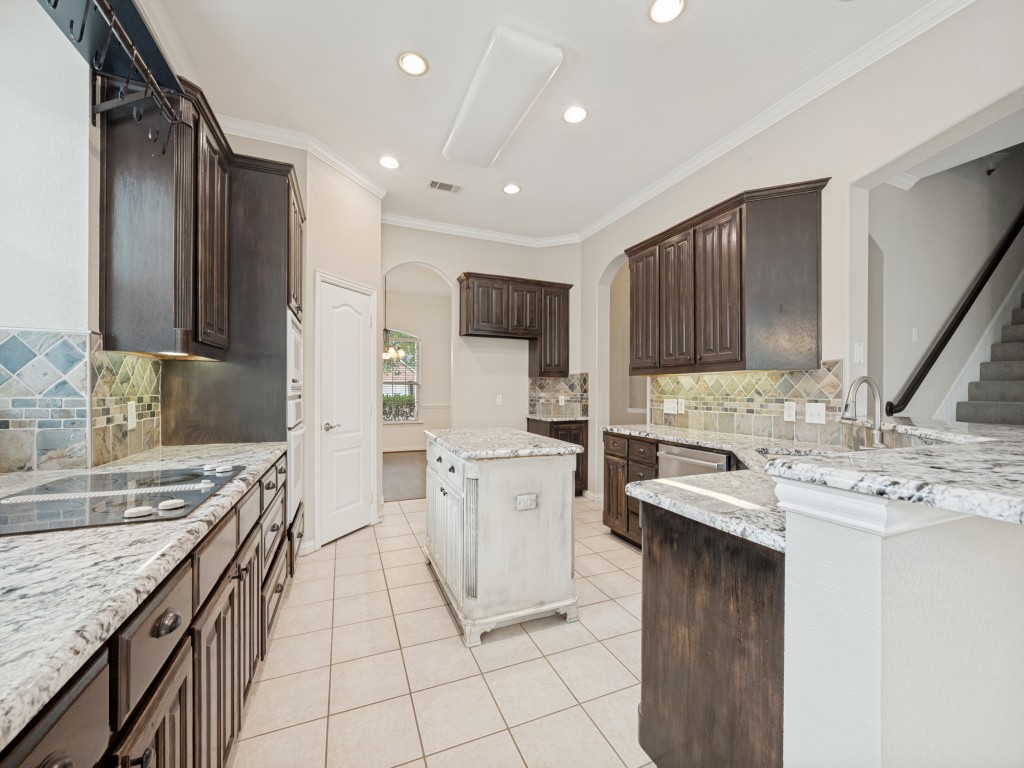 931 Park Forest Drive Hurst TX 76053
