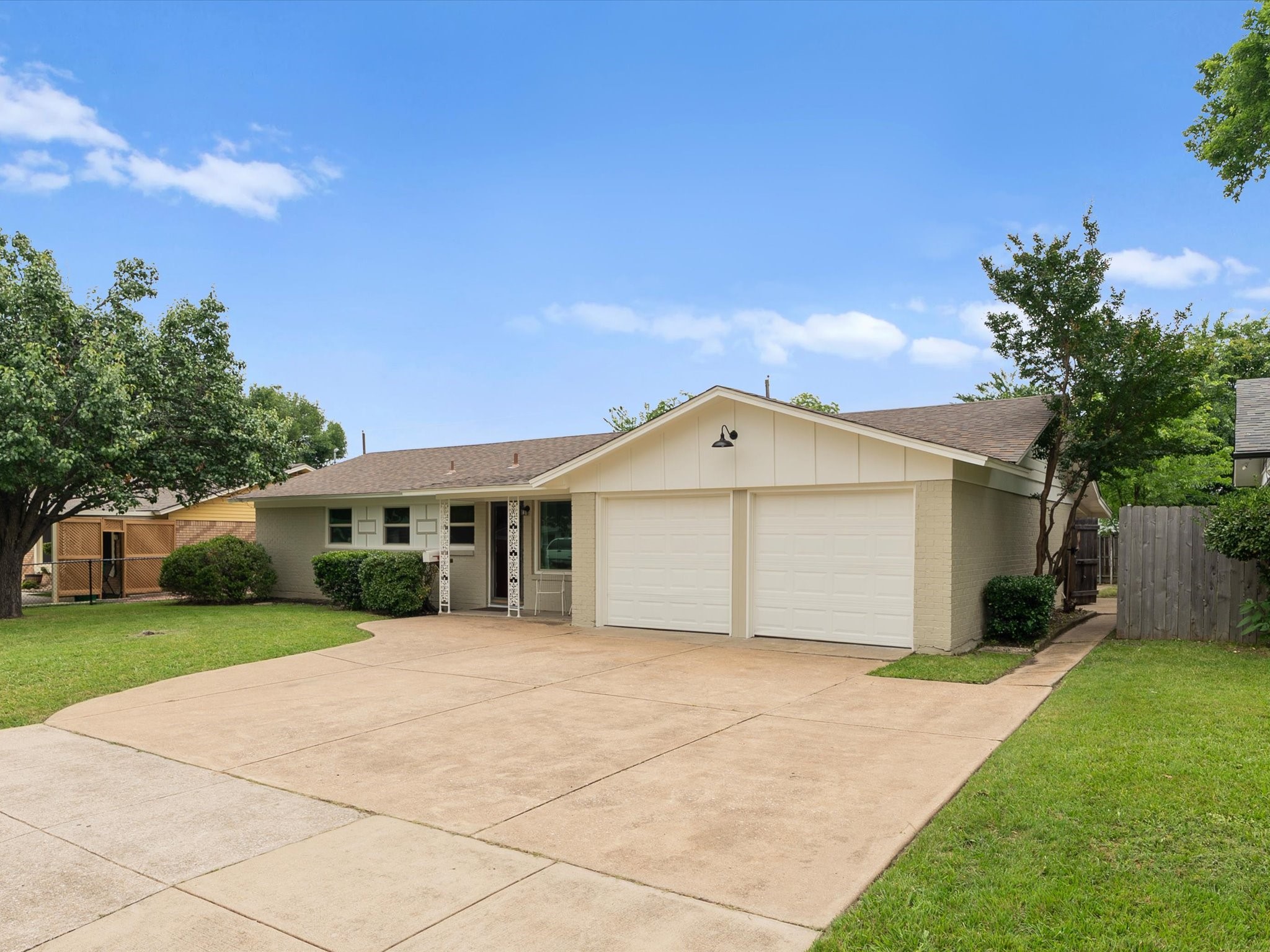 5220 Ammons Street Haltom City TX 76117