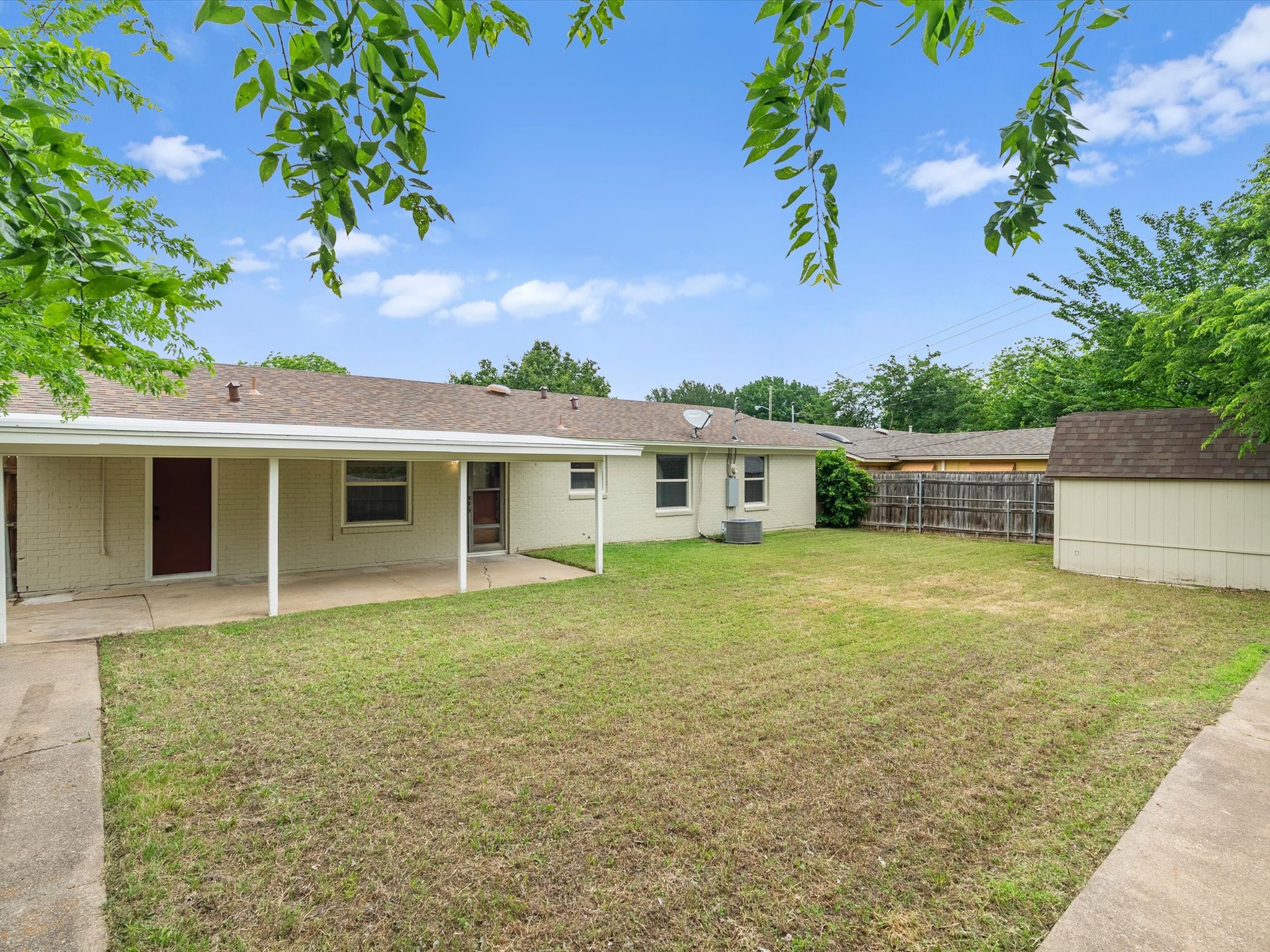 5220 Ammons Street Haltom City TX 76117