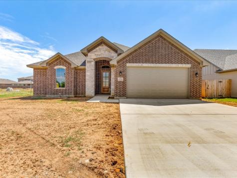 1711 Lakeway Drive Cleburne TX 76033