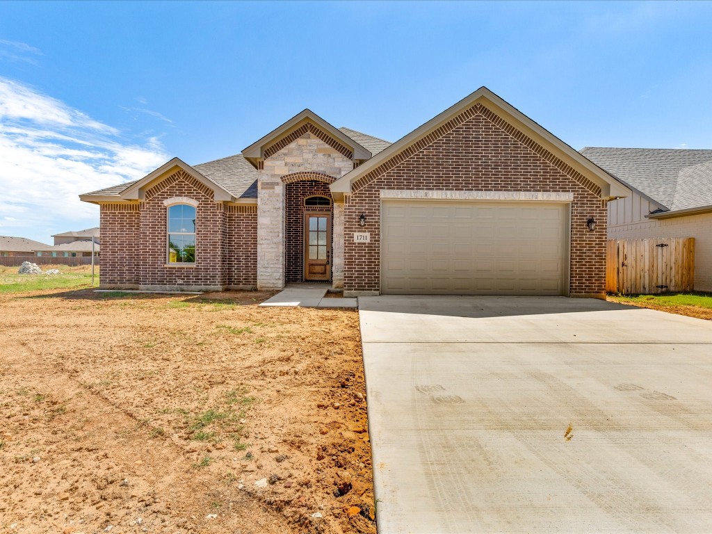 1711 Lakeway Drive Cleburne TX 76033