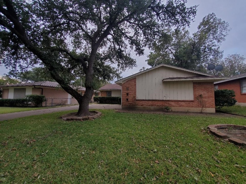 8736 Blossom Lane Dallas TX 75227