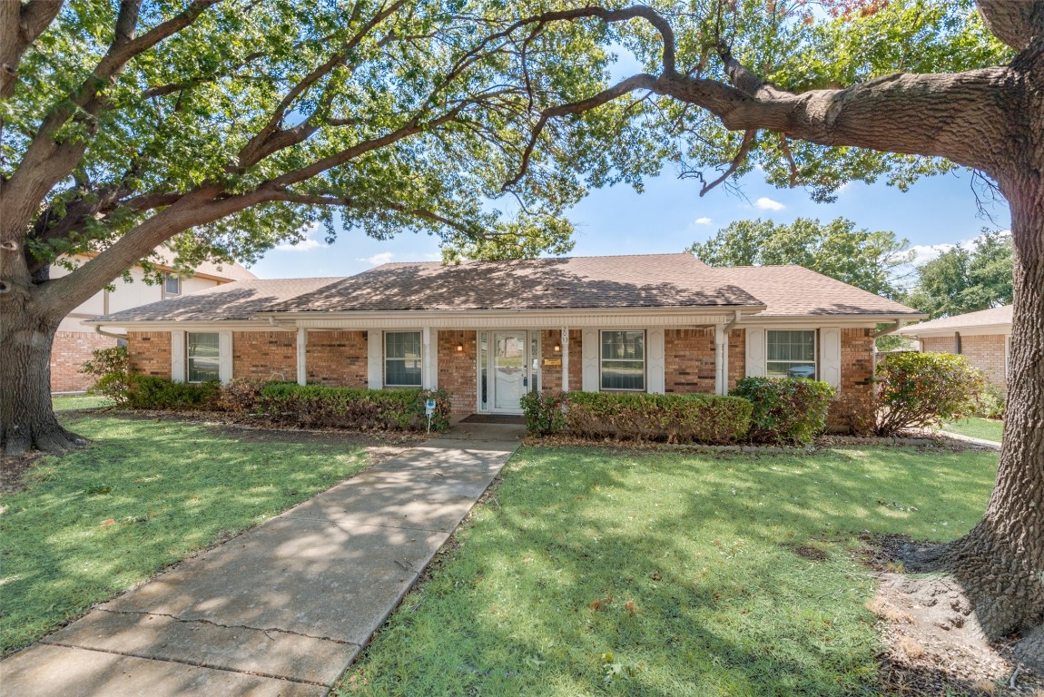 2033 Oxford Circle Grand Prairie TX 75051