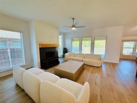 218 Oakcrest Drive Justin TX 76247