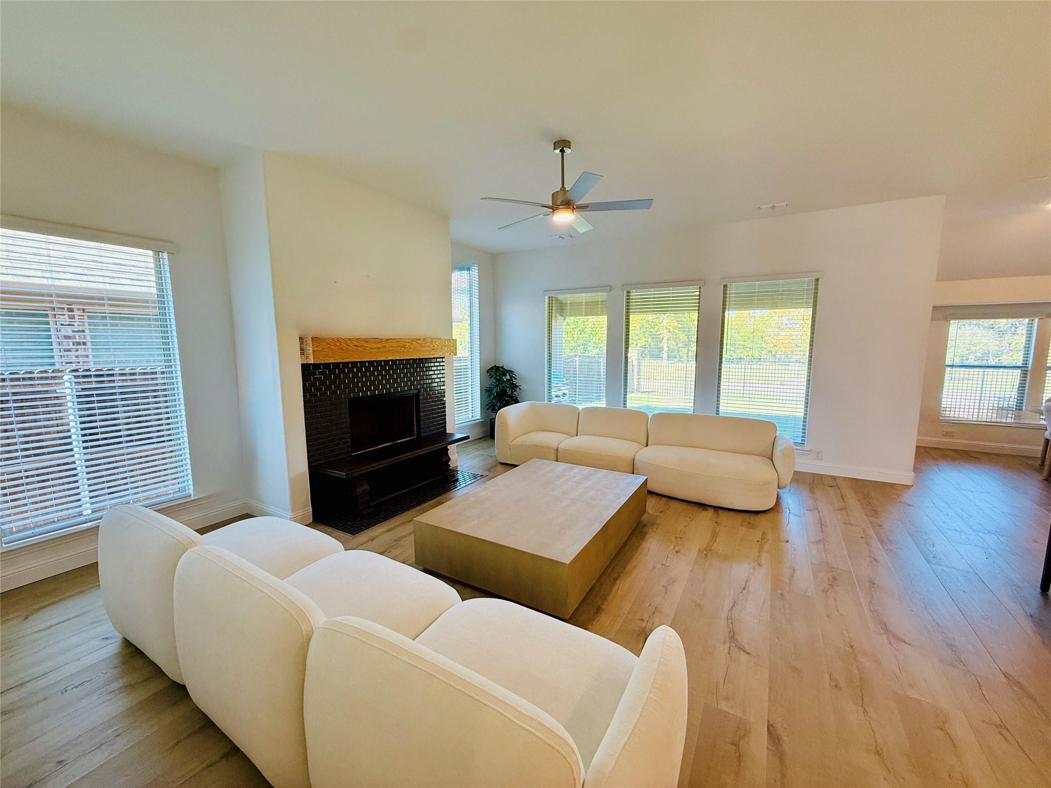 218 Oakcrest Drive Justin TX 76247