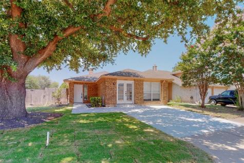 3182 Cross Creek Circle Grand Prairie TX 75052