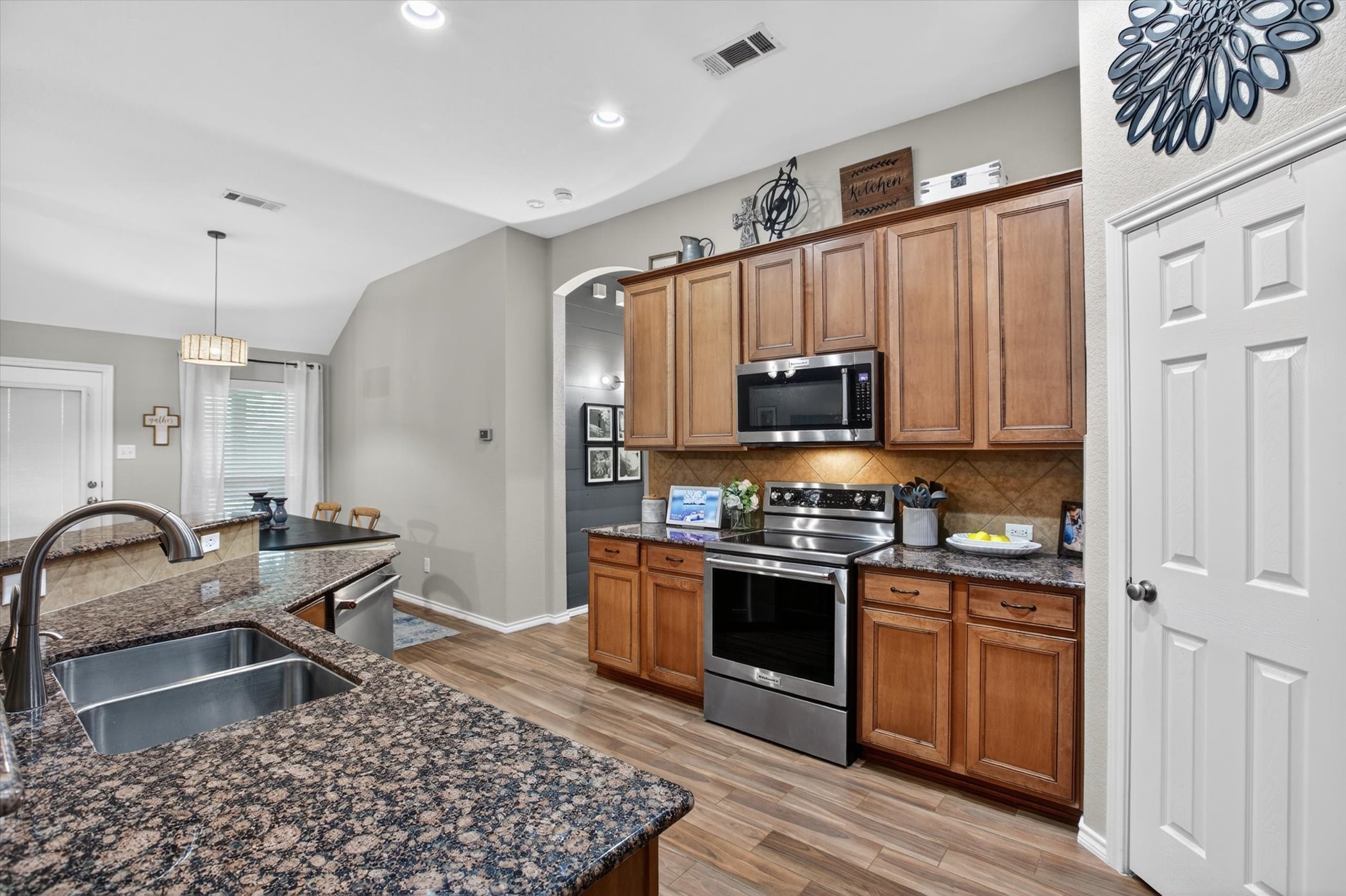 9122 Water Oak Drive Arlington TX 76002
