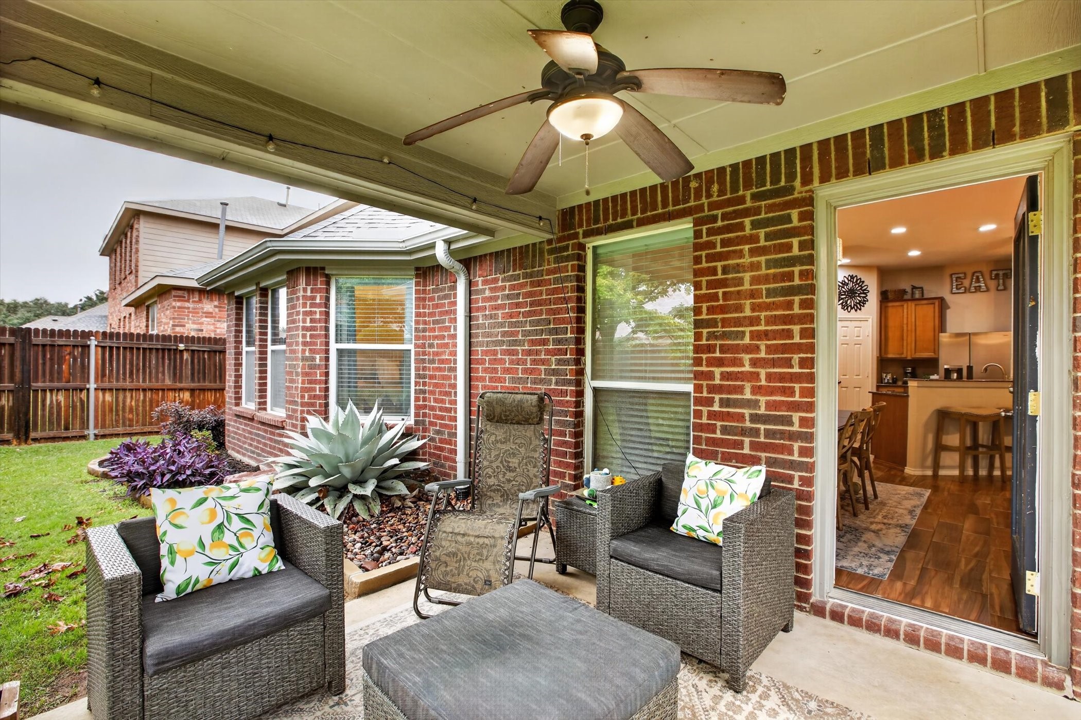 9122 Water Oak Drive Arlington TX 76002