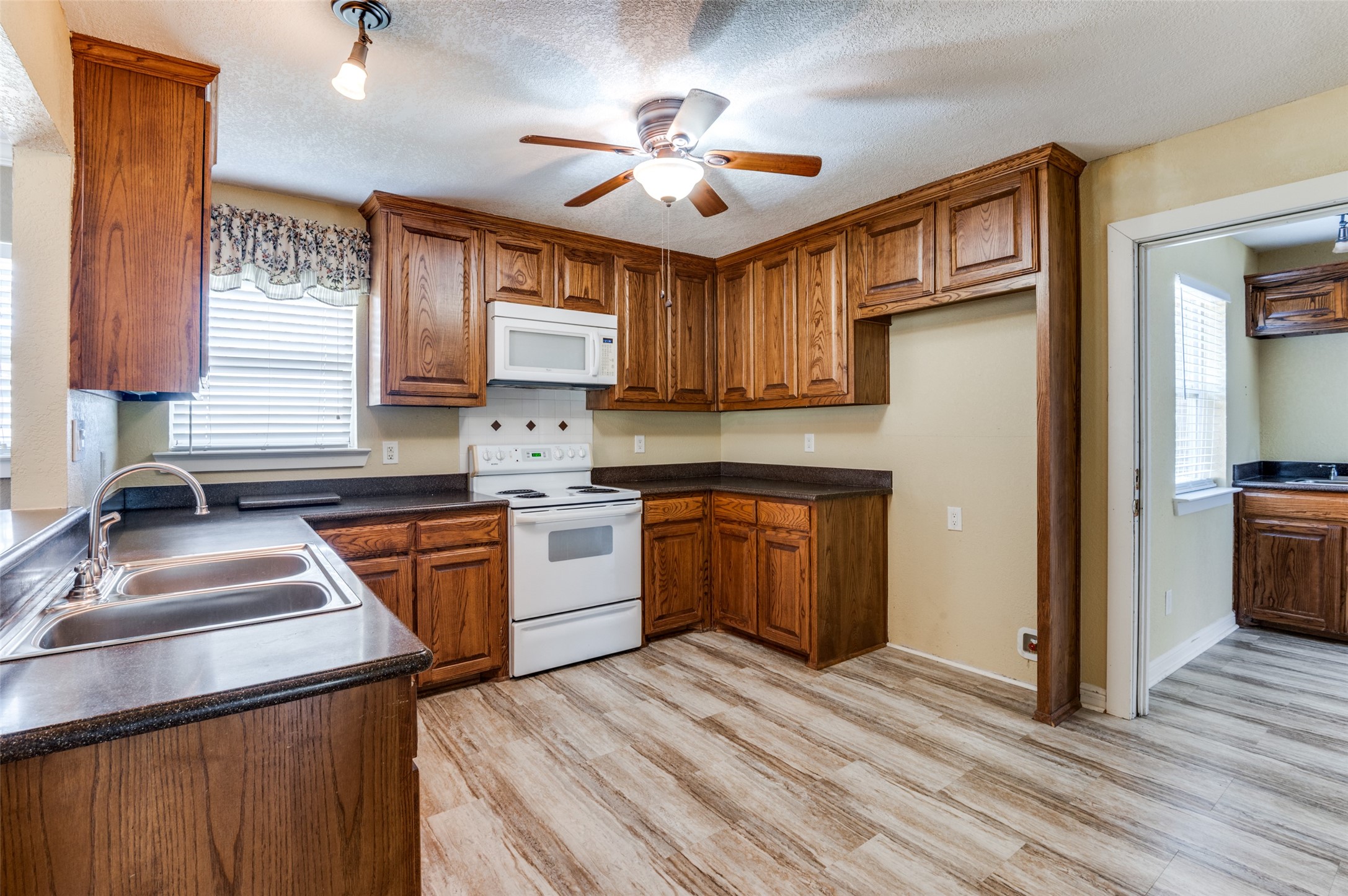 1003 Ovilla Road Red Oak TX 75154