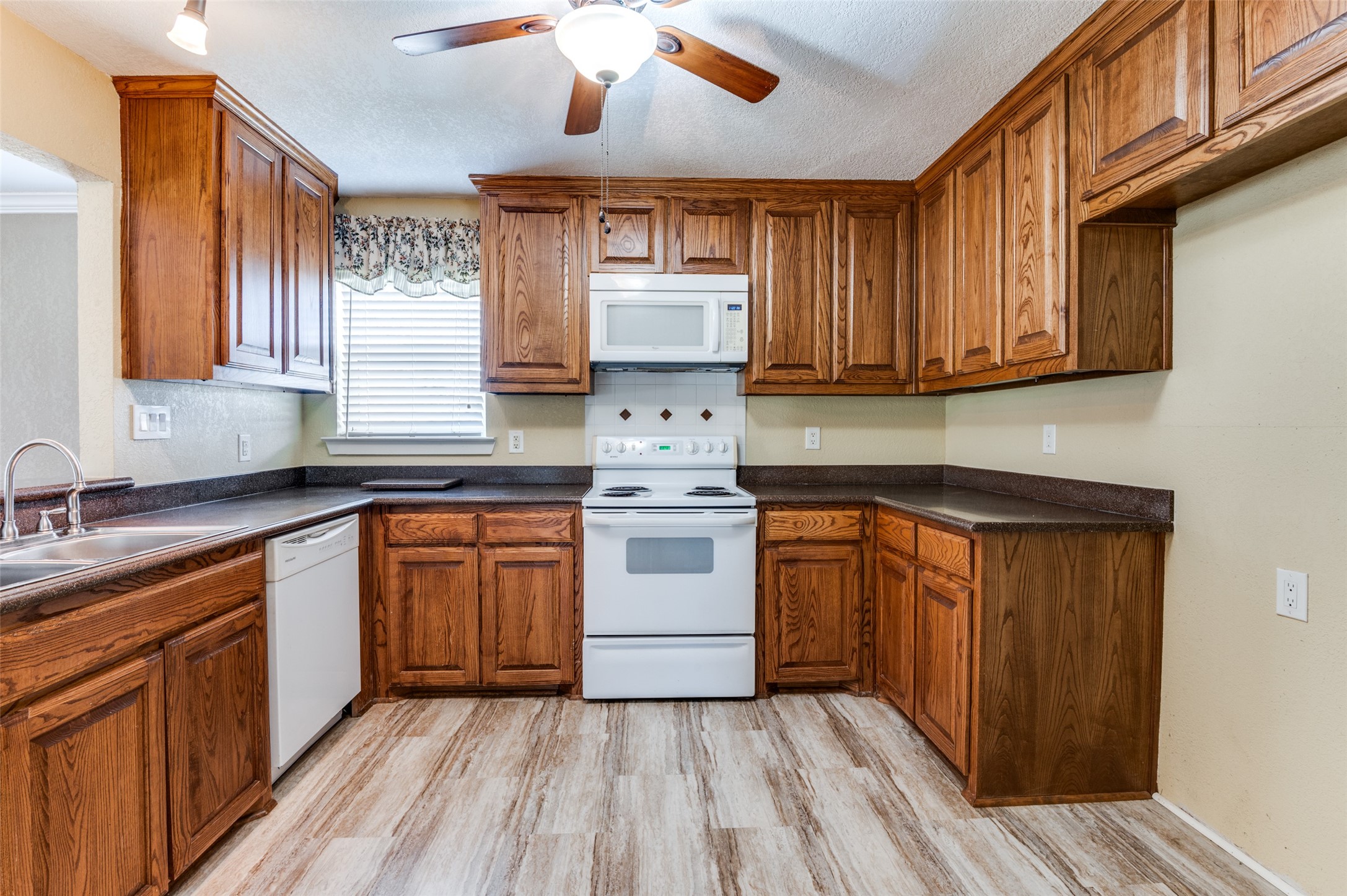 1003 Ovilla Road Red Oak TX 75154