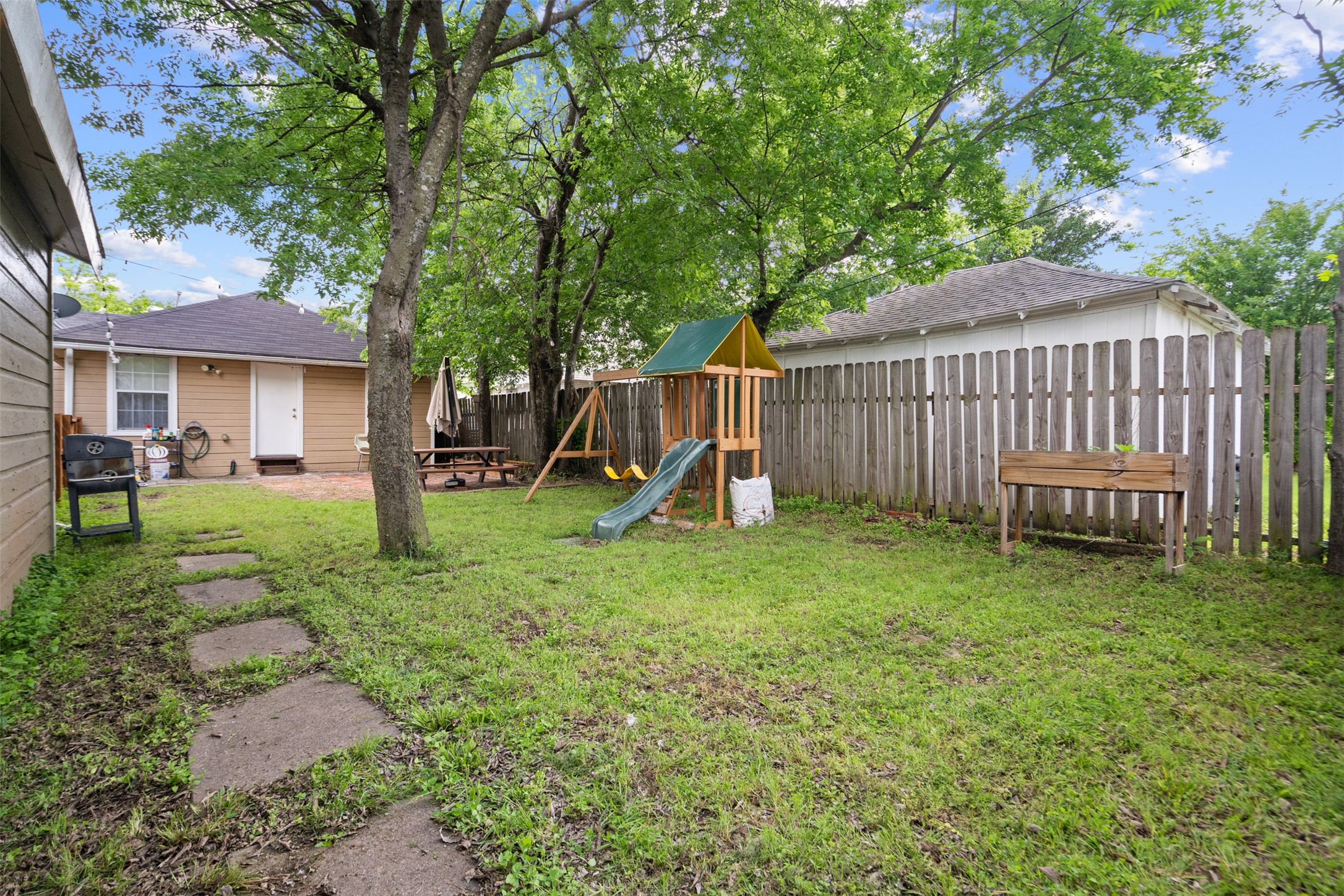 2539 Sharon Street Dallas TX 75211
