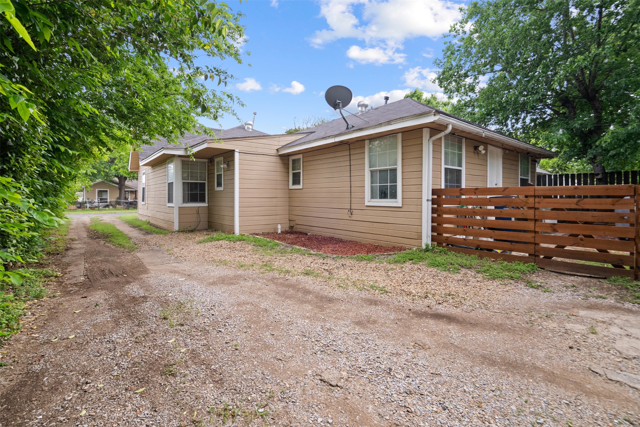 2539 Sharon Street Dallas TX 75211