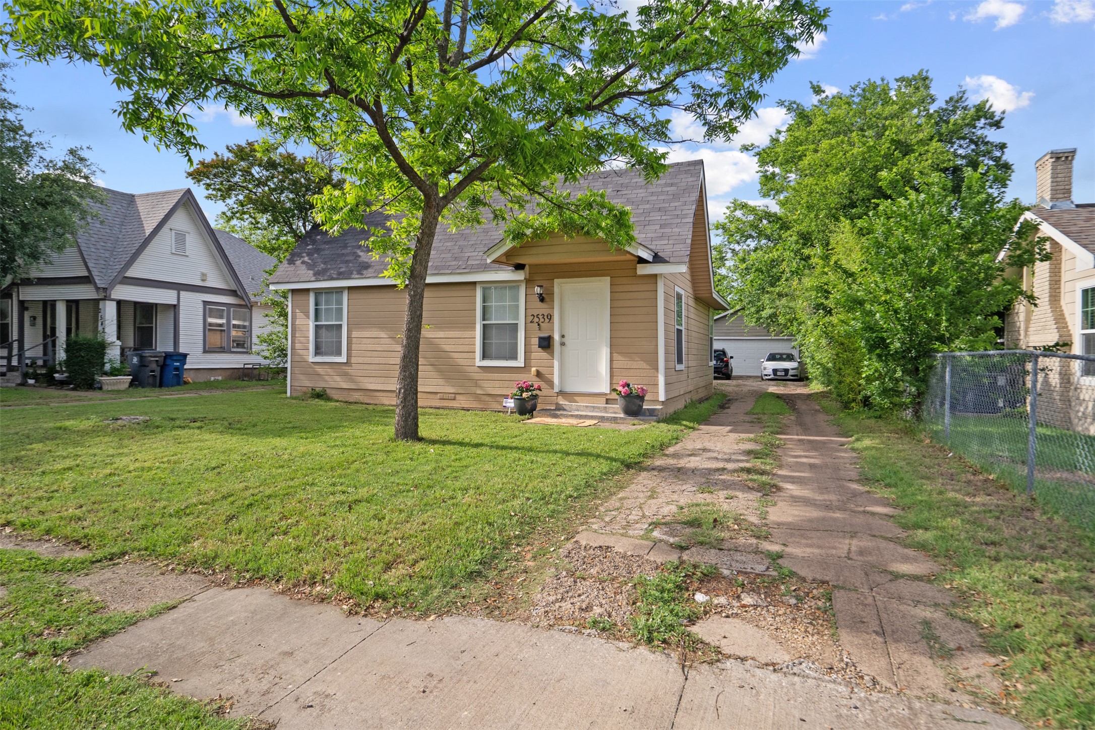 2539 Sharon Street Dallas TX 75211