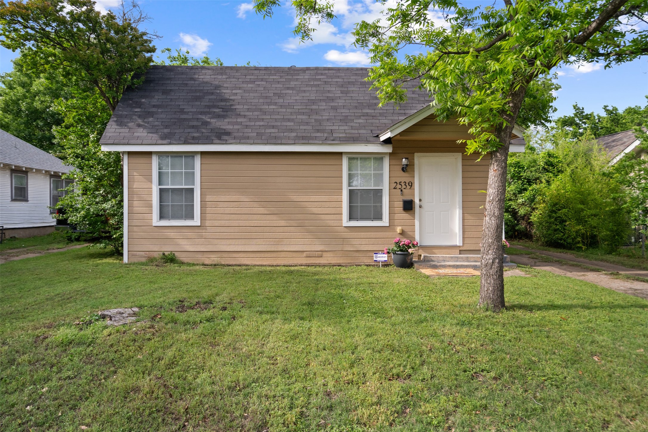 2539 Sharon Street Dallas TX 75211